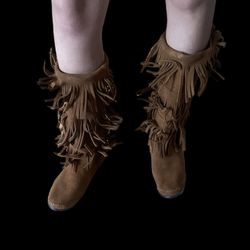 MINNETONKA MID-HIGH FRINGED MOCCASINS SZ 9