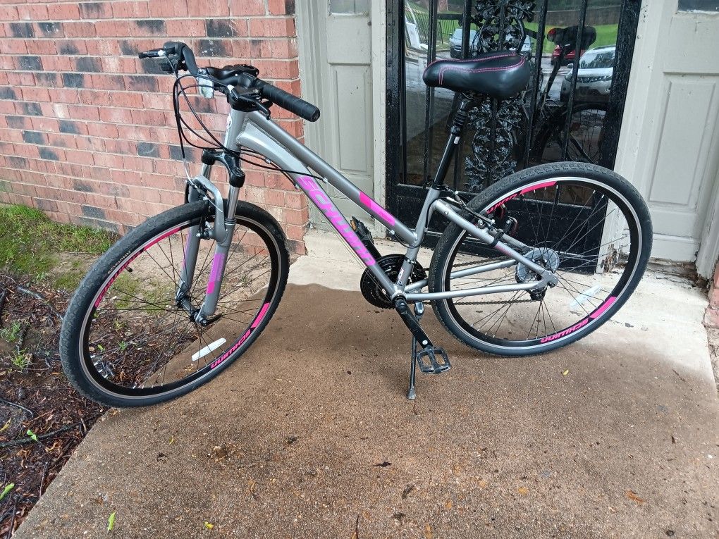 SCHWINN TRAILWAY BICYCLE