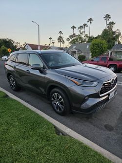 TOYOTA HIGHLANDER XLE 2021