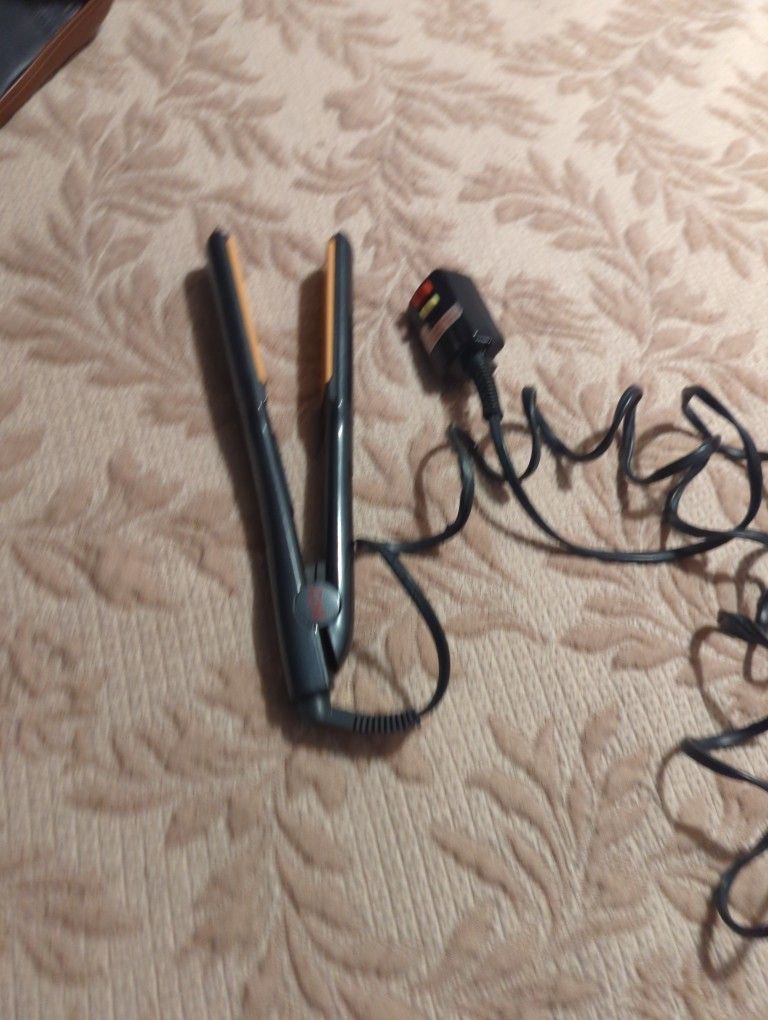 CHI hair straightener $35