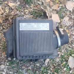 Air Box With Filter &Sensor From 2004 Chevy Tahoe 5.3