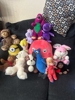 Mixed Lot of Stuffed Animals and Plush Toys