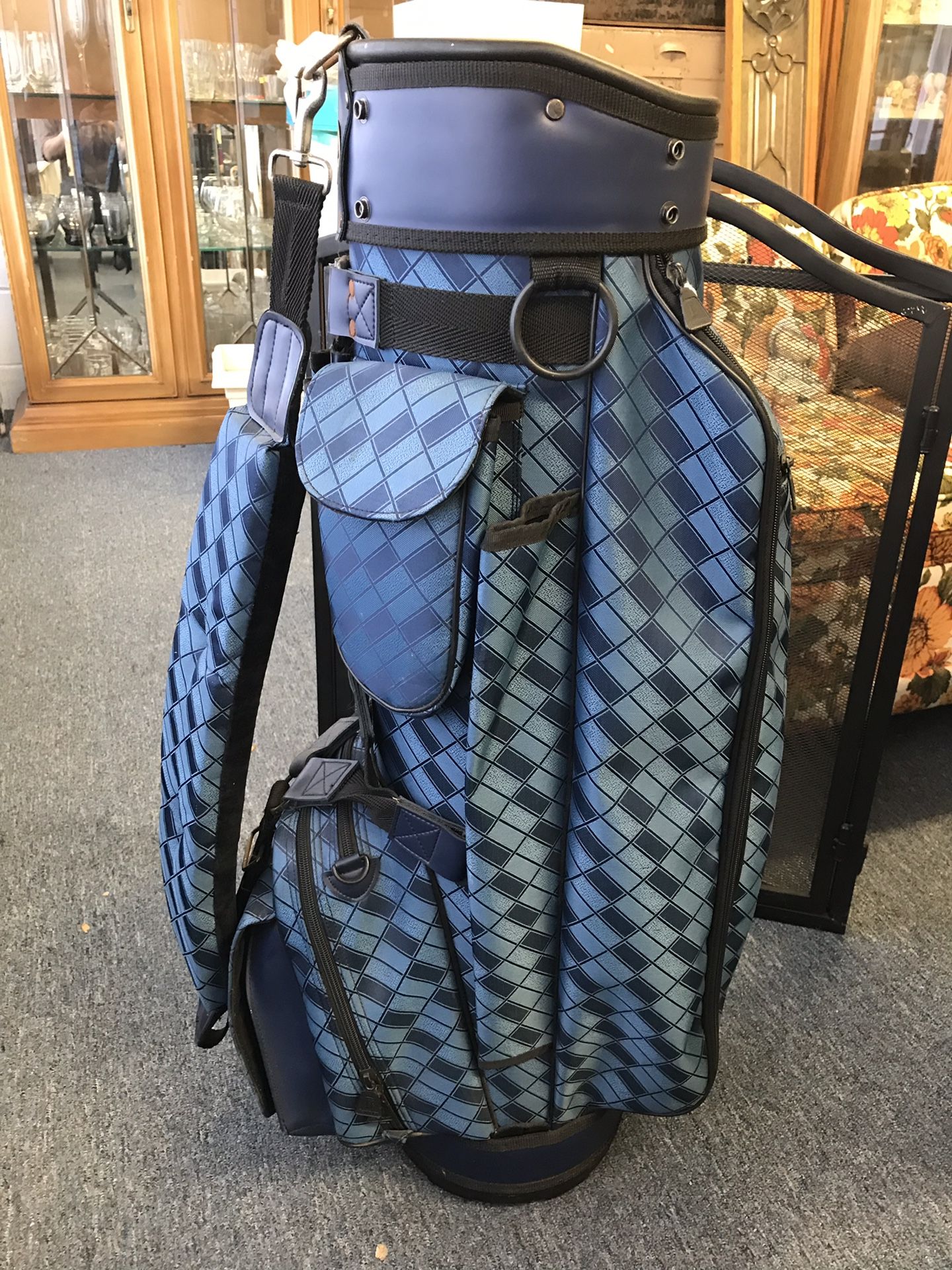 Men’s golf bag.