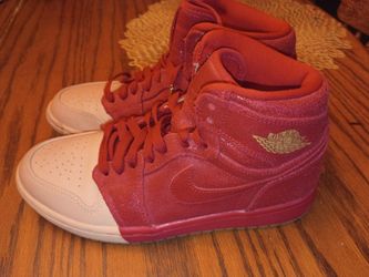 Woman's Jordans size 8.5
