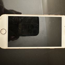 iPhone Rose Gold Unlocked 7’ And Silver iPhone 6