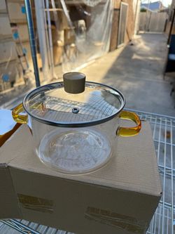 54 oz borosilicate glass cooking pot with yellow handle, heat-resistant transparent soup pot, suitable for stovetop and oven use. Perfect for home and
