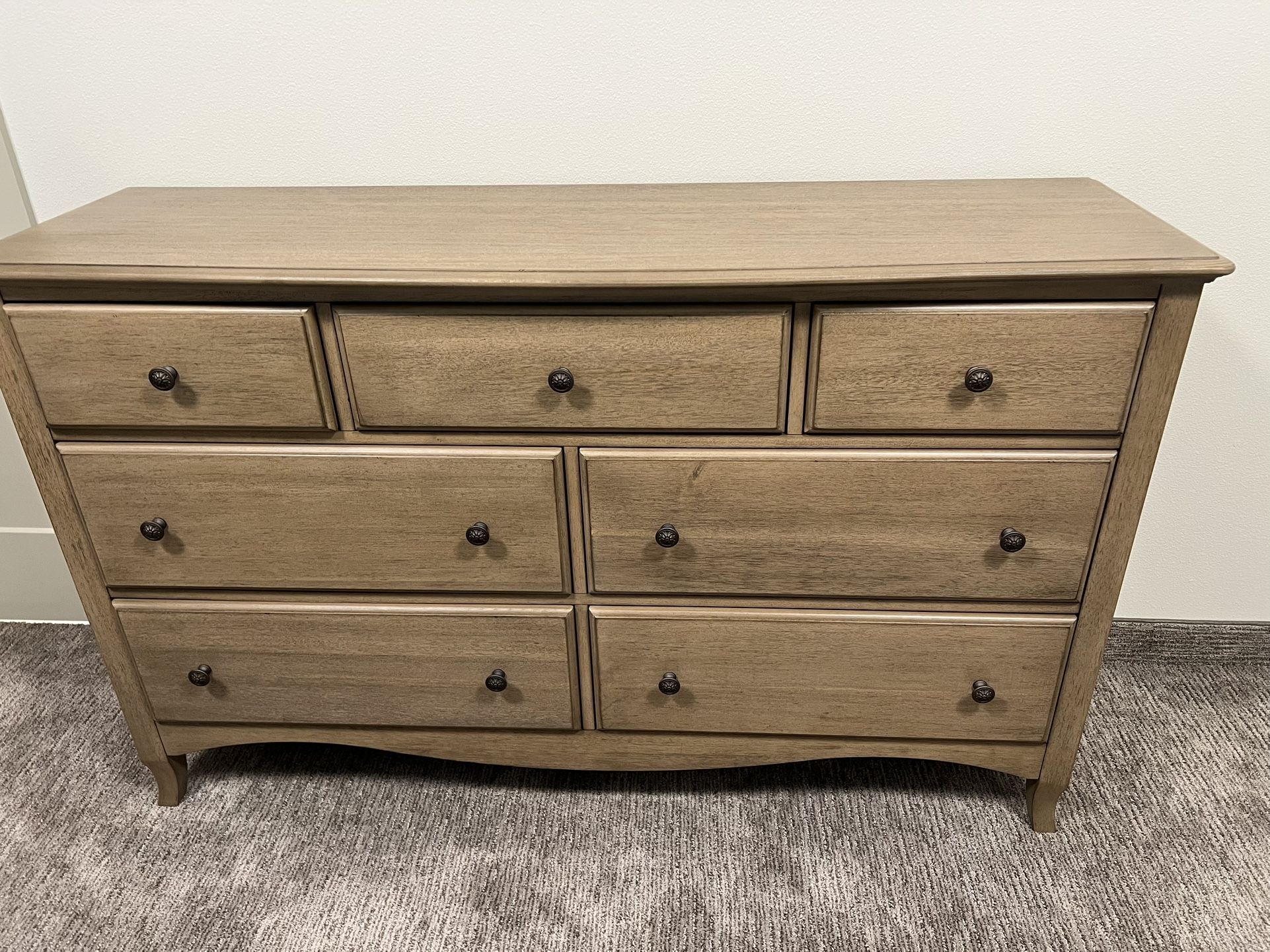 Dresser And 2 Nightstands