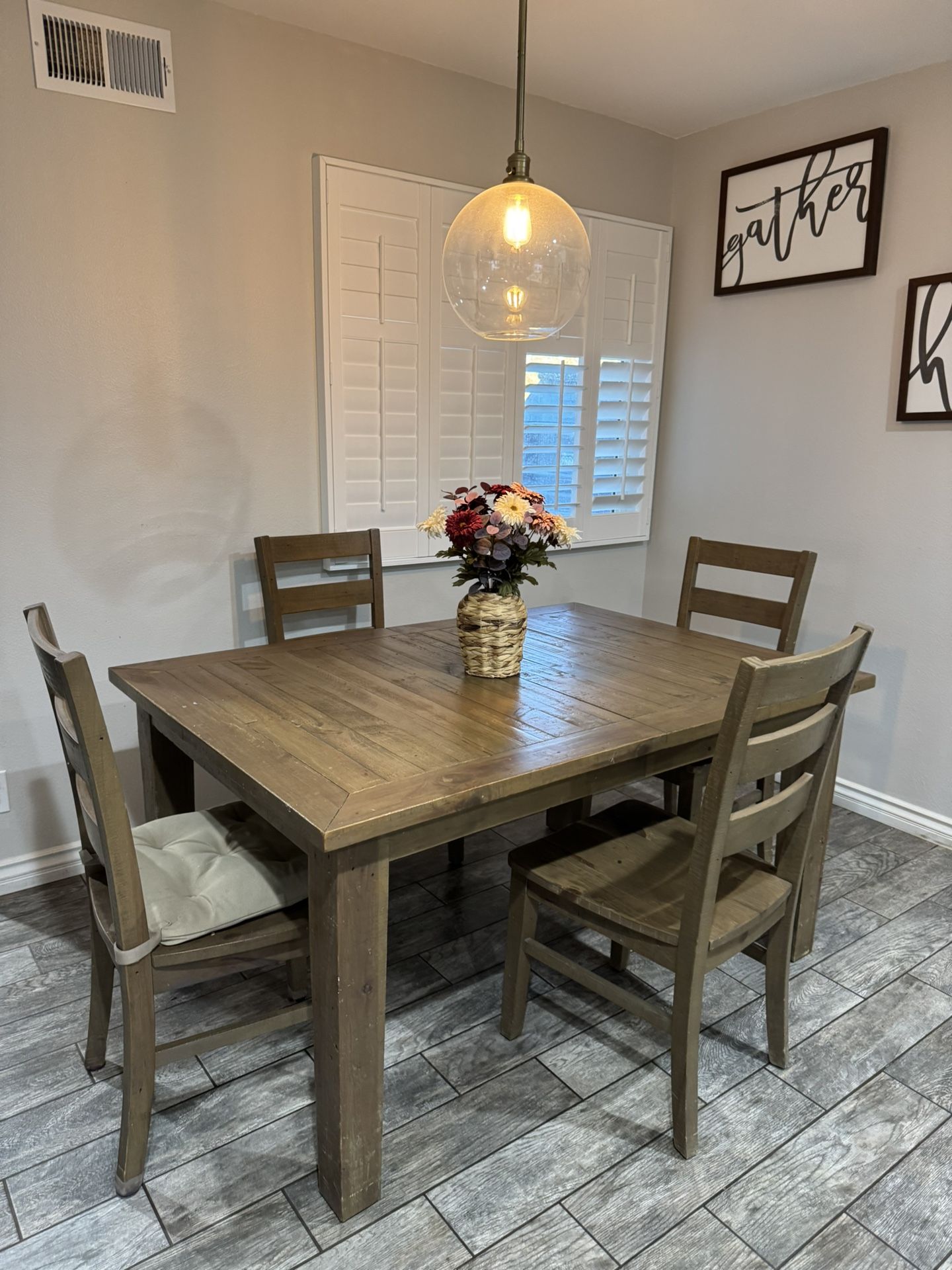 Farmhouse Style Dining Table With Extending