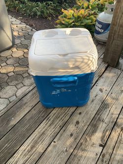 Igloo Cube Cooler. 