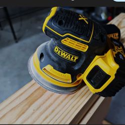 💥 Brand New DEWALT 20V XR Orbital Sander – DCW210