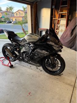 Kawasaki Ninja ZX4RR 2025