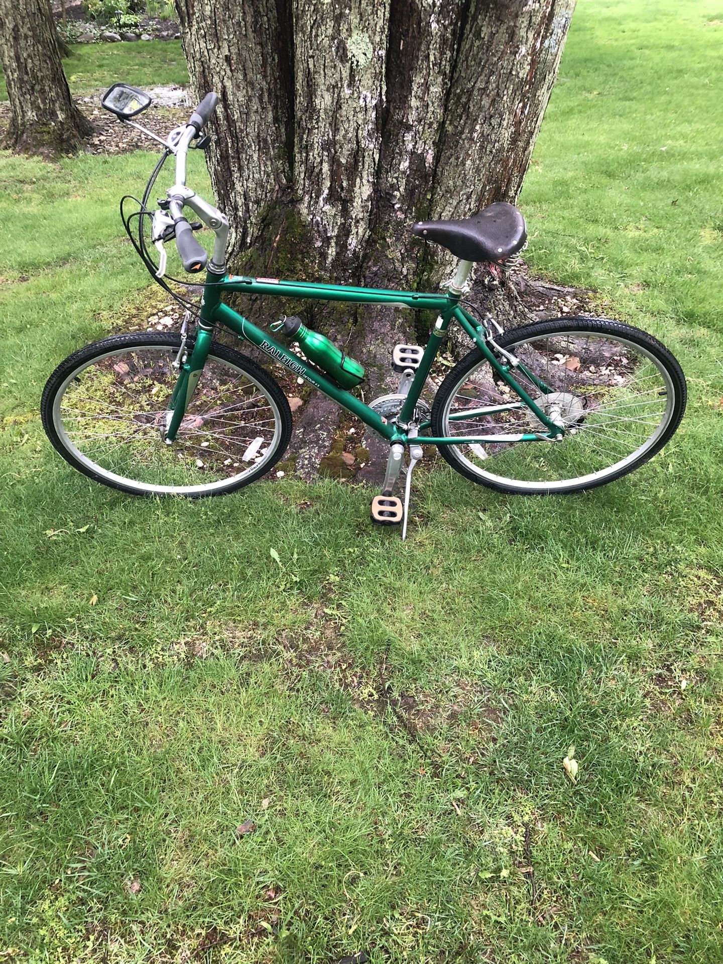28” Raleigh Hybrid Bike (xl Frame 24 Speeds)