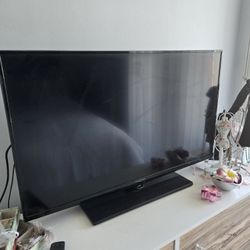 Insignia TV - 39 Inches