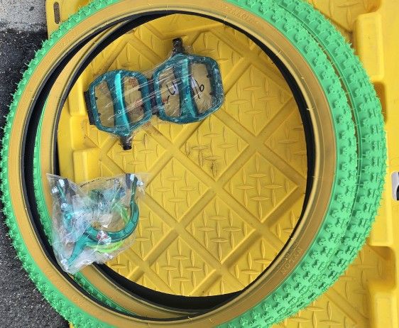 20" Tires, 9/16 Pedals and Rear Brakes all in Green Color