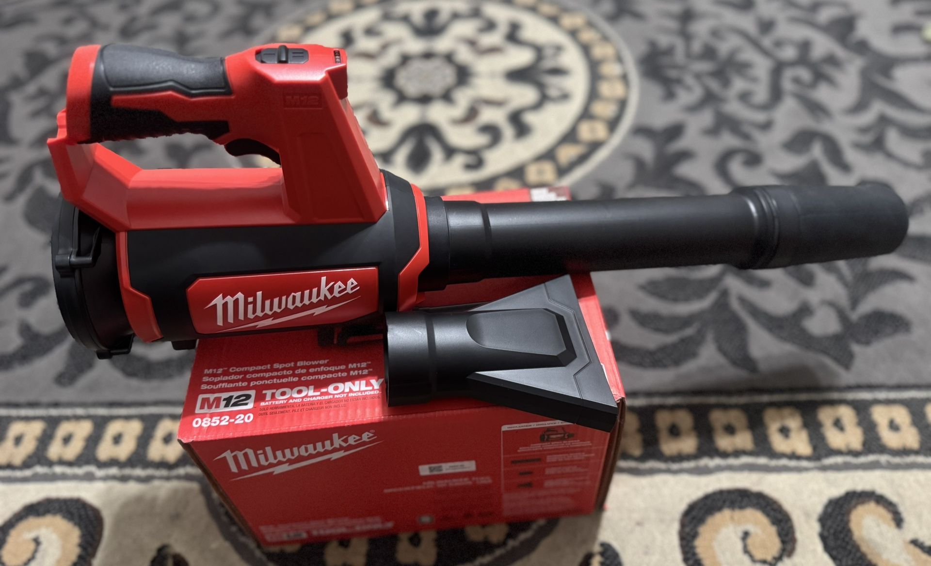 Milwaukee M12 12V Lithium Ion Cordless Compact Spot Blower