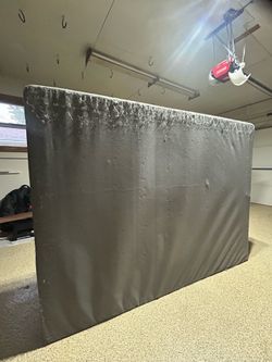 Queen base/bed box.