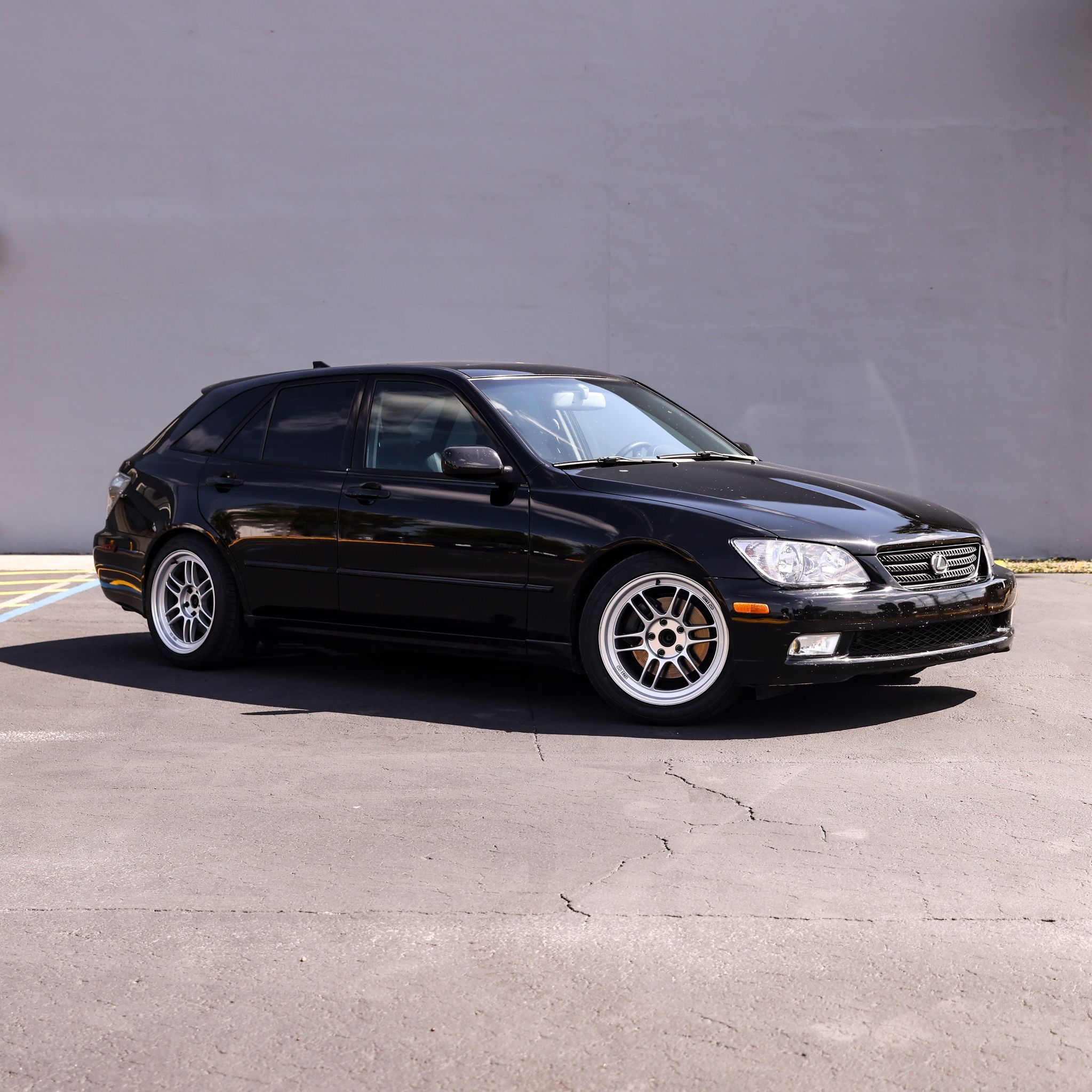 Lexus IS-300 Título Limpio