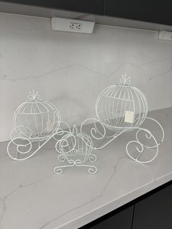White Metal Cinderella Carriage For Decor And Flower Arrangements