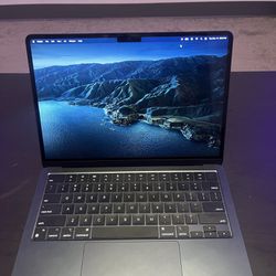MacBook Air with M2 chip - 13.6 Inch Midnight