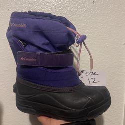 Snow Boots Girls Size 12.         20$ COLUMBIA BRAND