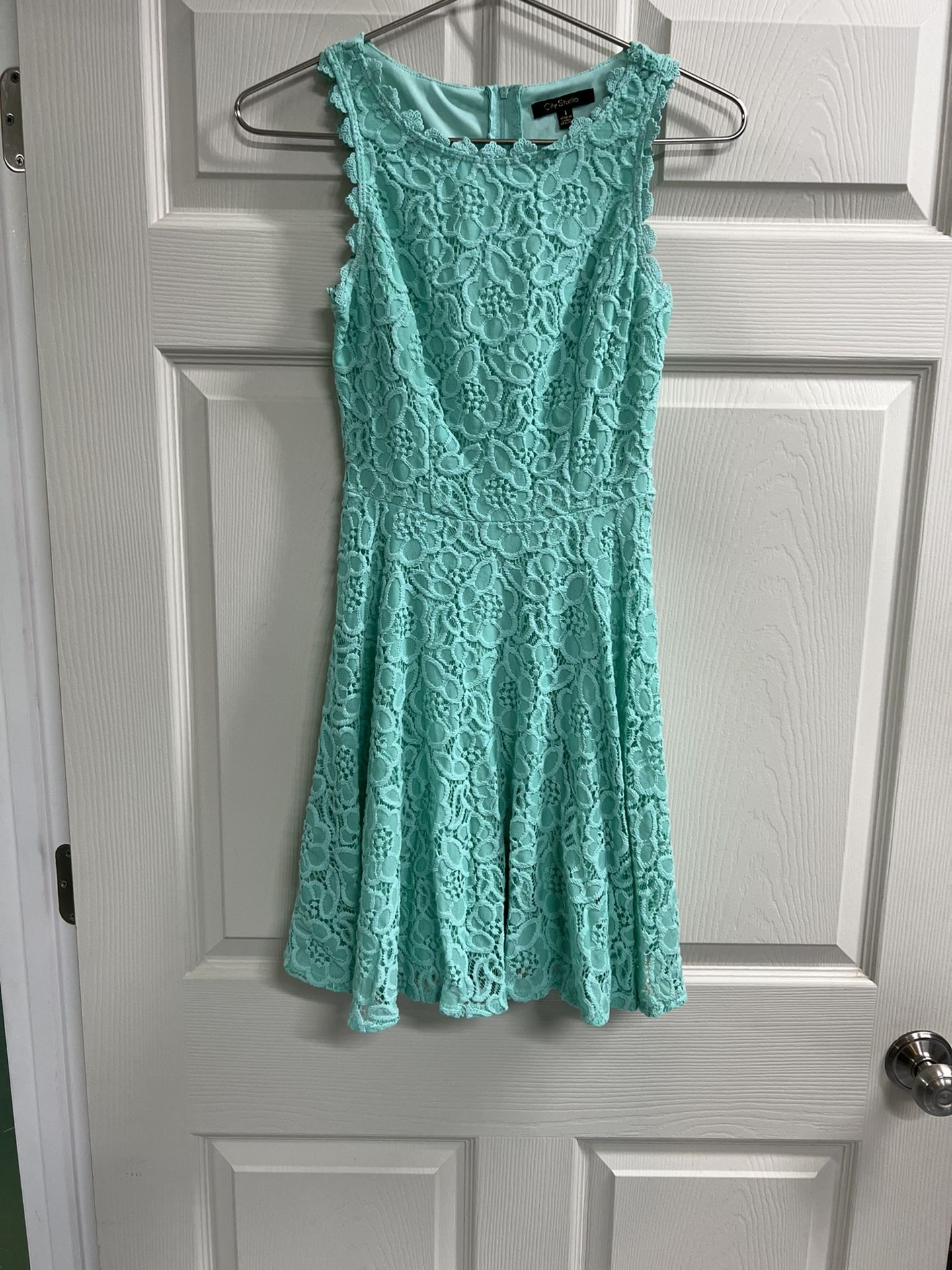 City Studio Light Green Fit and Flare Lace Juniors Dress - Size 1 - EUC