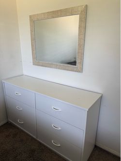 Vanity dresser table and mirror