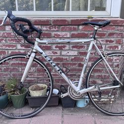 Road Bike Trek SL 2000 Aluminum And Carbon Fiber Bicycle