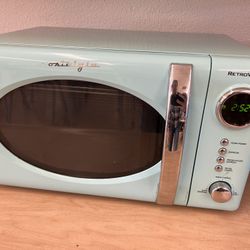 Retro Microwave Oven, 0.9 cube' - Immaculate 