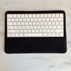 Apple Magic Keyboard w/ Special Fit Pad / Rest