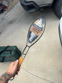 Fish grilling basket