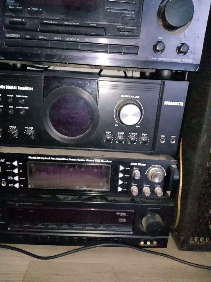 PYLE AMPS LIKE NEW