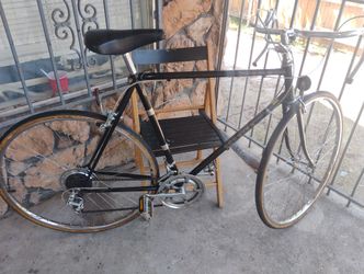 Vintage 1984 Schwinn World Sport 