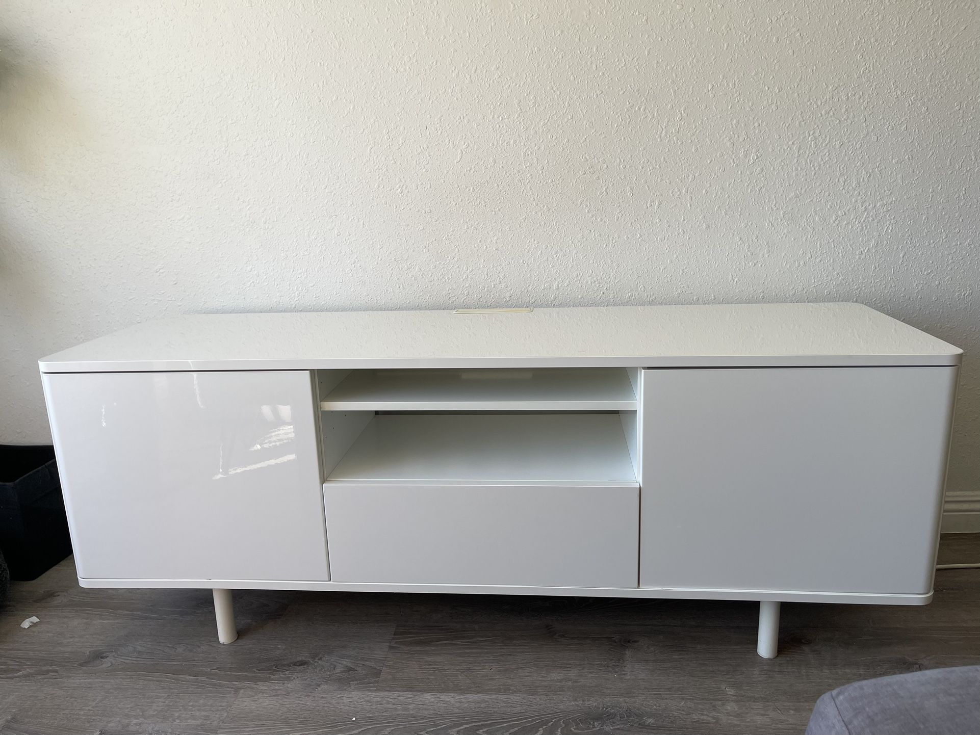 White Tv Stand