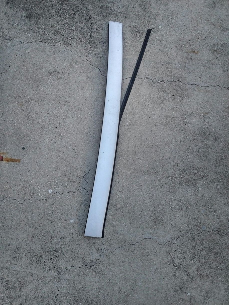 Chrysler Crossfire upper windshield trim