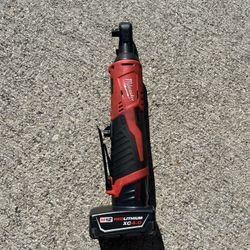 Milwaukee 2457-20 is an M12 12-volt cordless 3/8-inch sub-compact ratchet with battery 