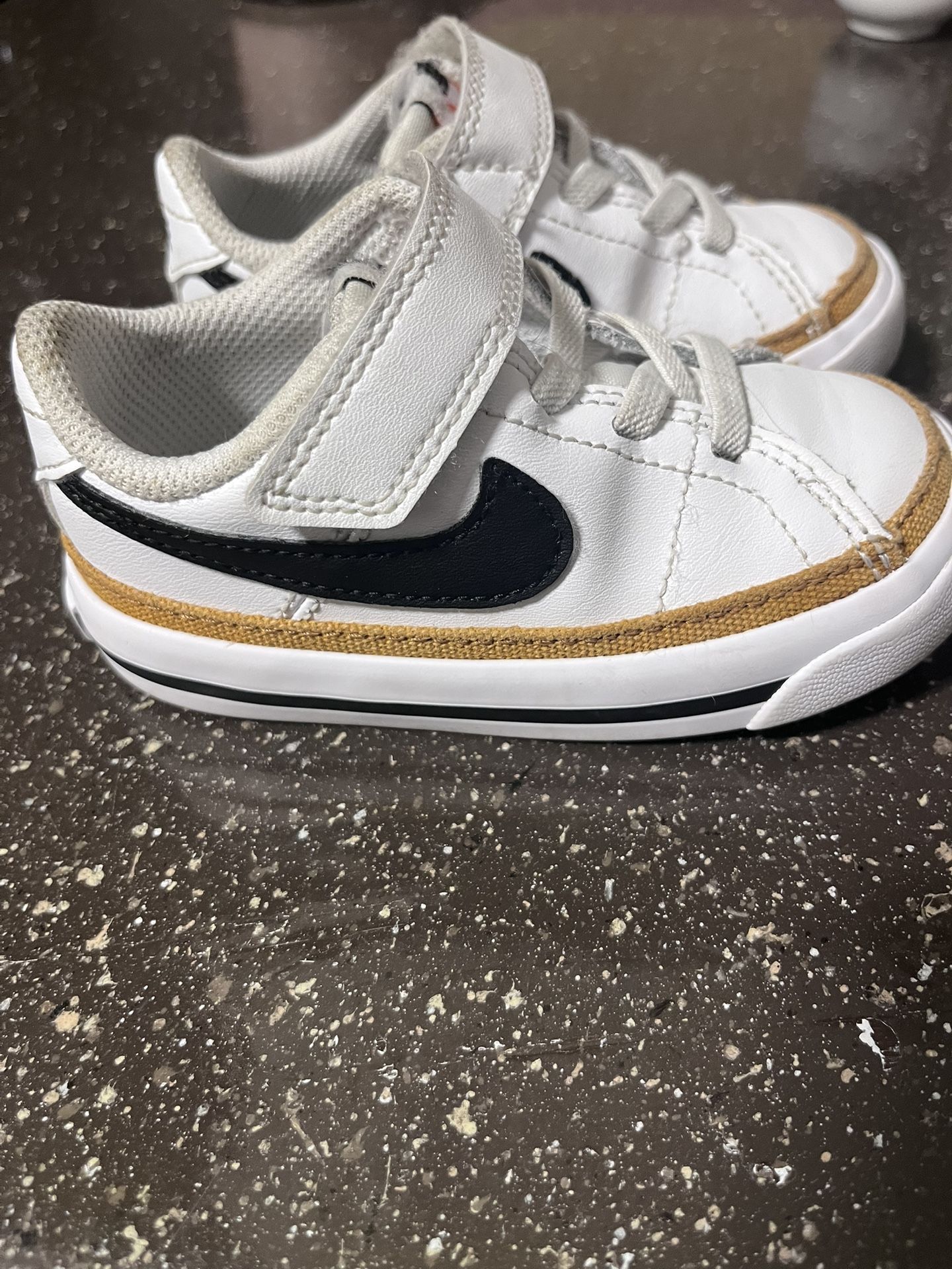 Boys 5.5 Nike Shoes
