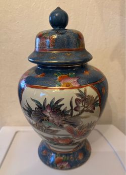 Set of 2 Chinese Porcelain Ginger Jar with Lid