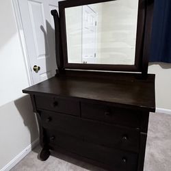 Antique Early-1900s (early 20th Century) Tiger Oak 4-Drawer Dresser with Mirror