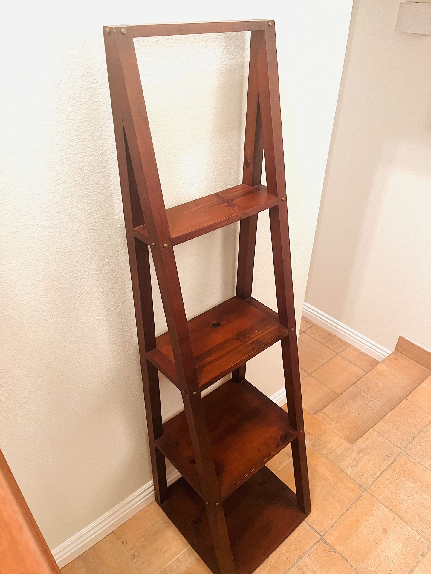 Floor Bookshelf / Decor Ladder 