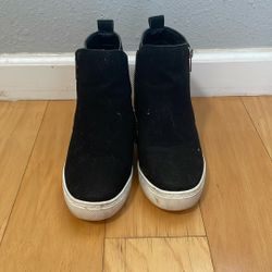 Girls Black Wedged Boots Size 6 (LIGHTLY USED)