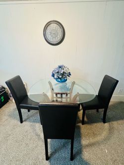 Dining table with 4 chairs for sale