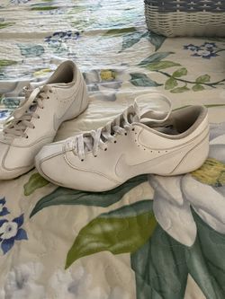 Nike Cheer Shoes (5.5)