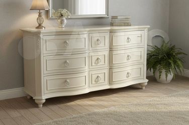 Delivery Available! White French Provincial Style 9 Drawer Bedroom Dresser Chest! All drawers work great and are clean. 58x19x33in
