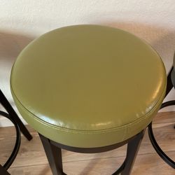 2 Swivel Bar Stool - good condition / Sturdy