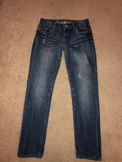 Refuge distressed size 4 short jeans