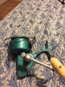 Vintage penn 704 Large Spinning reel