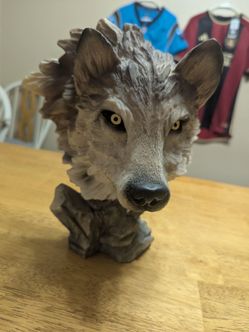 Wolf Head Bust Sculpture Figurine