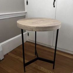 Villa Park Round Wooden End Table