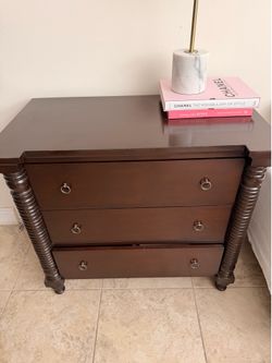 3 drawers wood chest
