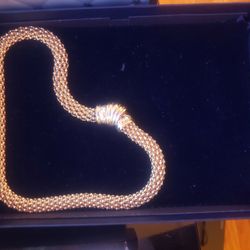 gold choker beautiful